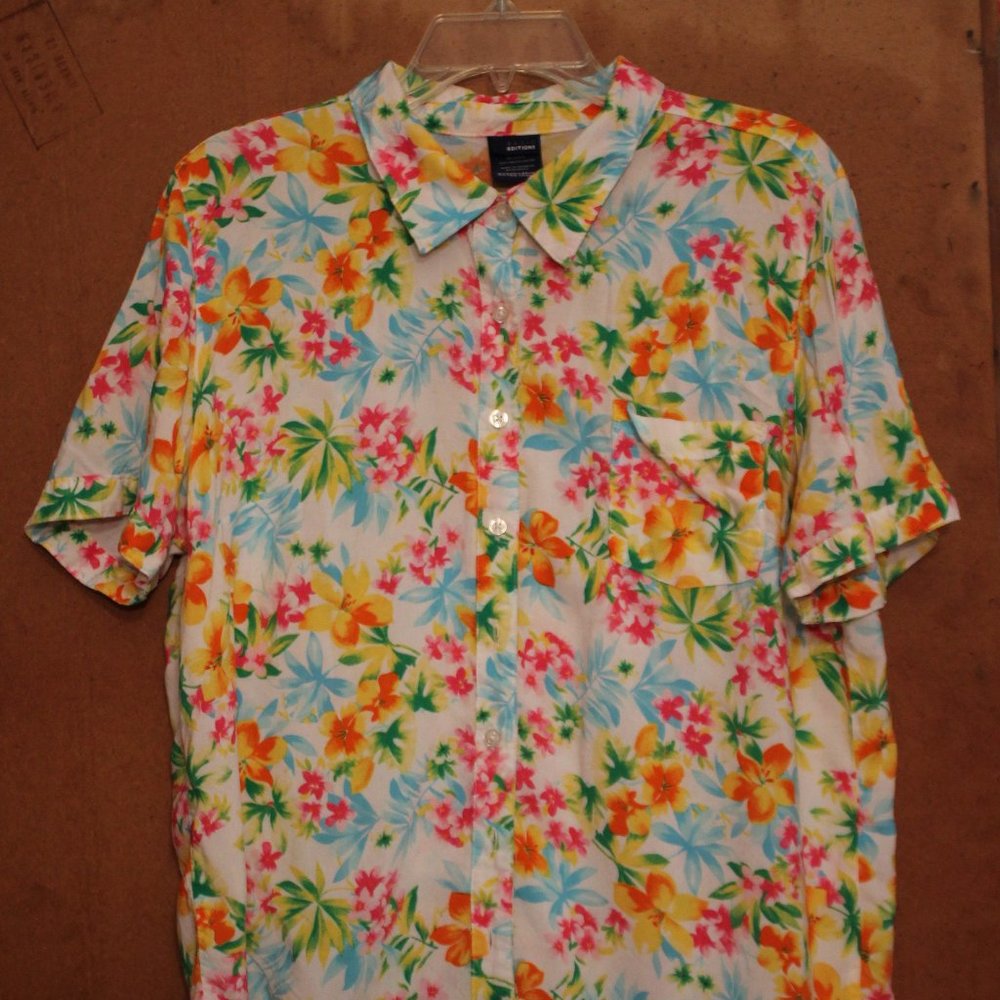Summery Hawaiian-Patterned Button Down